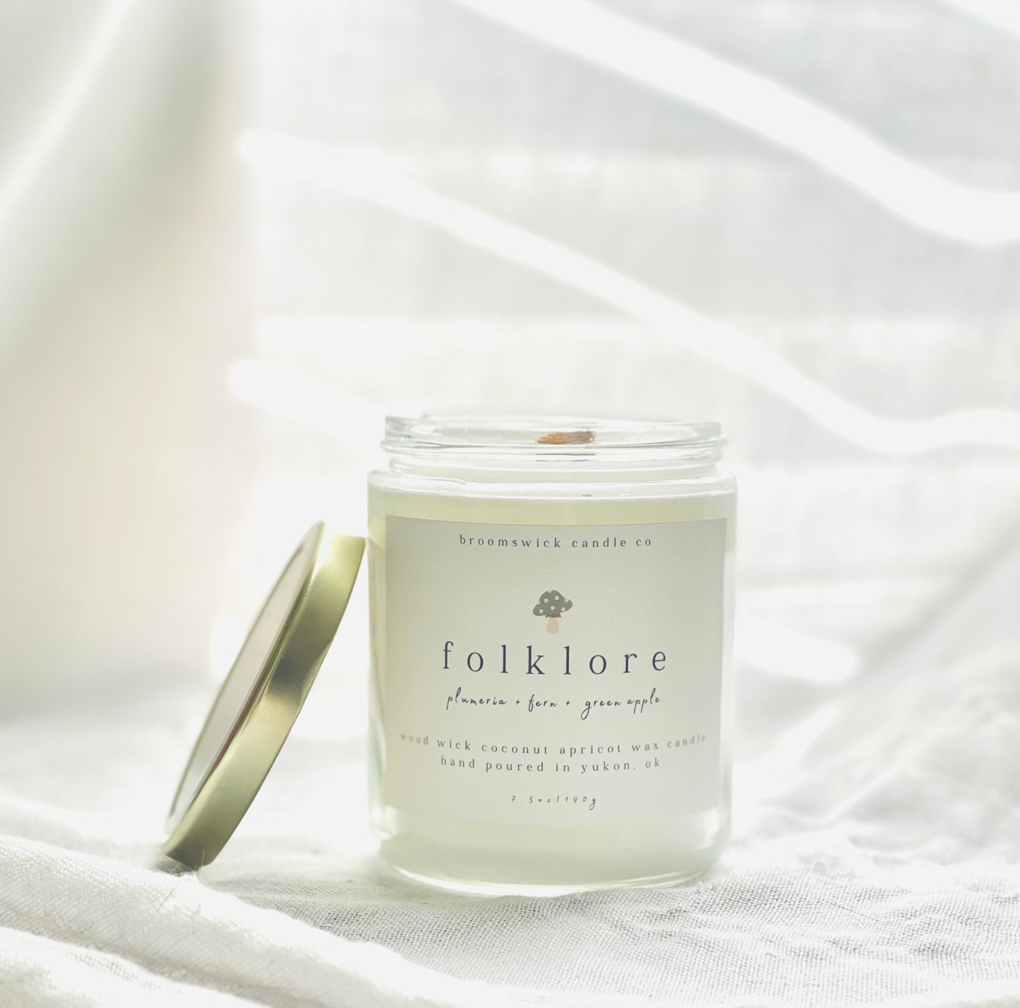 FOLKLORE Wood Wick Candle