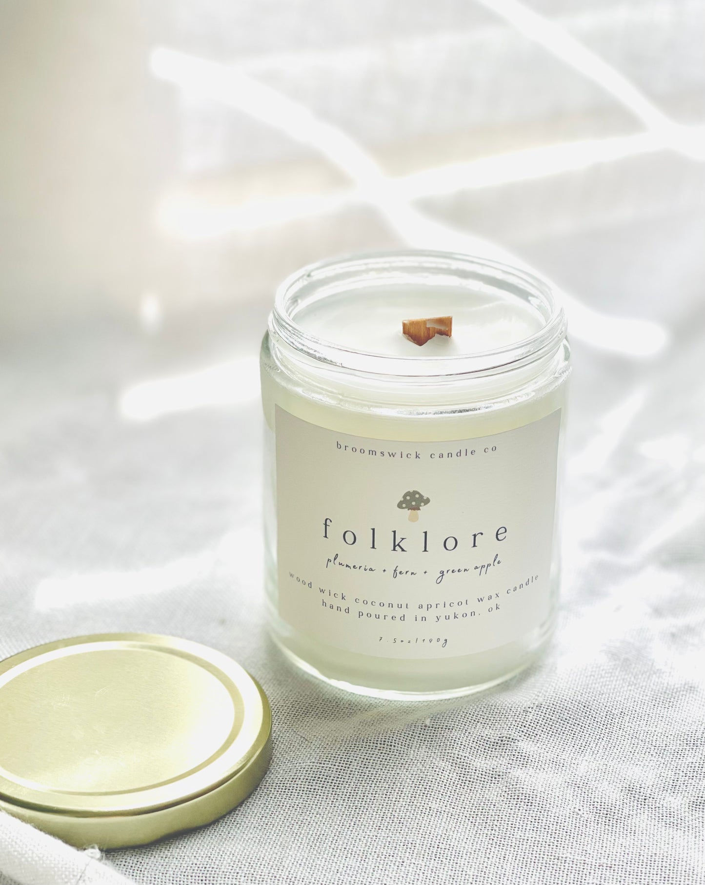 FOLKLORE Wood Wick Candle